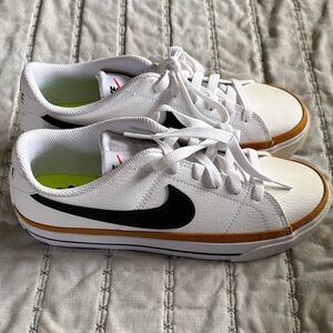 Nike Court Legacy Women’s 7 Brand New